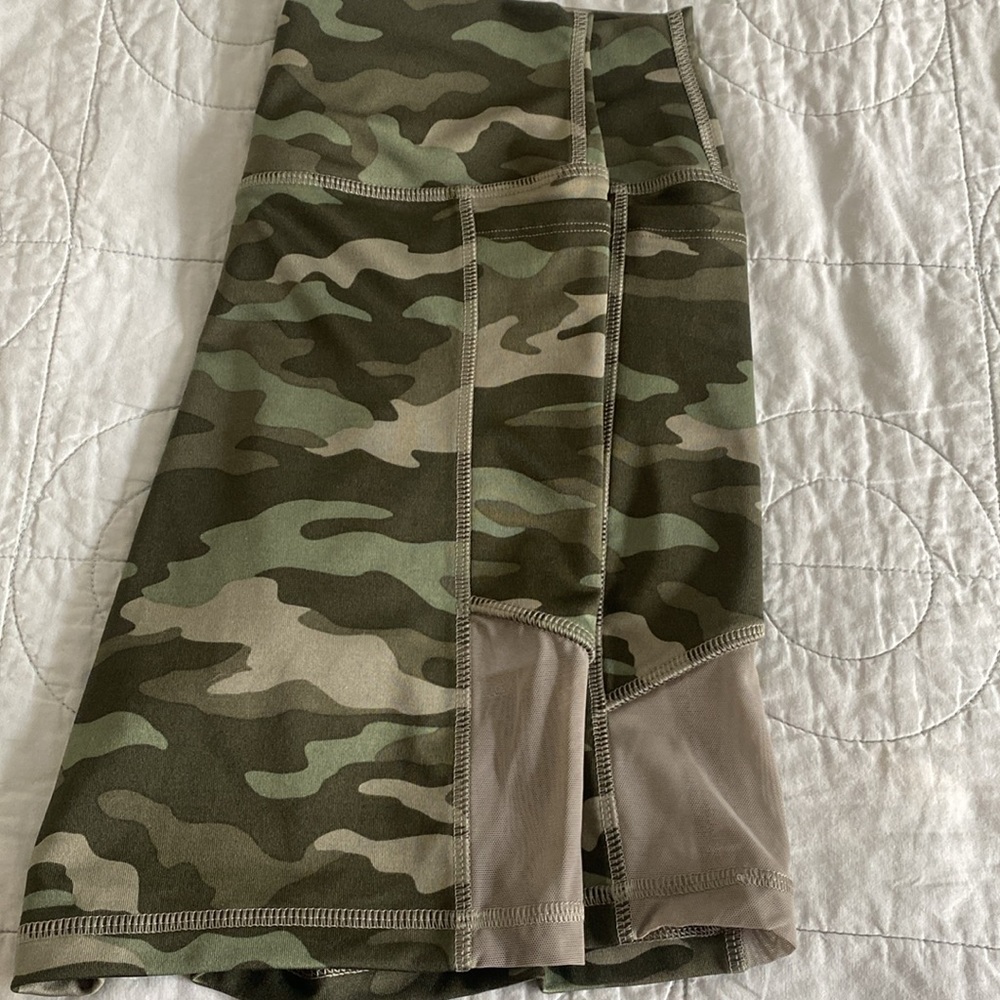 Victoria Secret Pink Sport High Waisted Camo Bike Short Size M - Picture 10 of 10